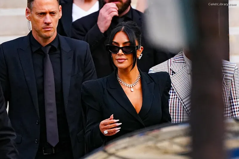 Kim Kardashian photo 22 of 4170