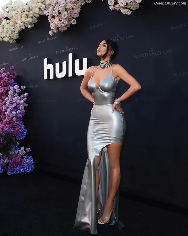 Kim Kardashian photo 8 of 4170