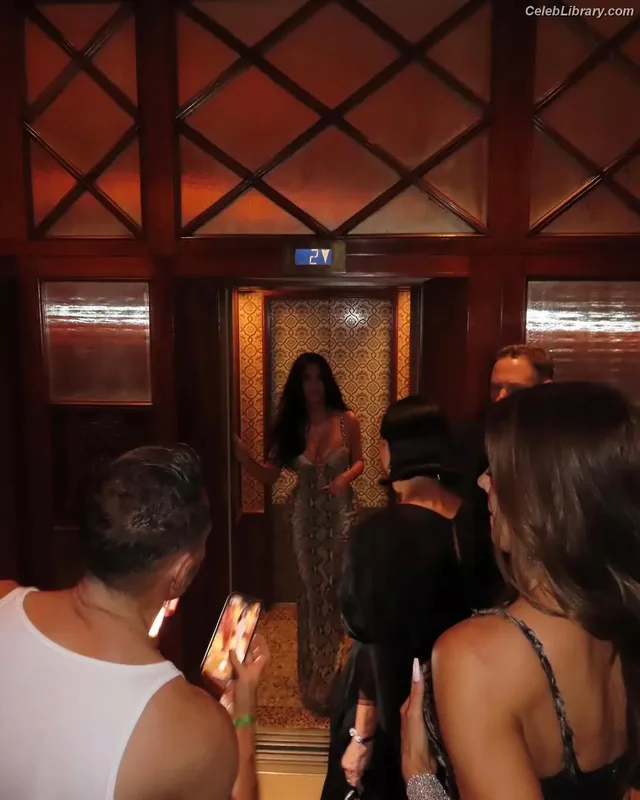 Kim Kardashian photo 10 of 4170