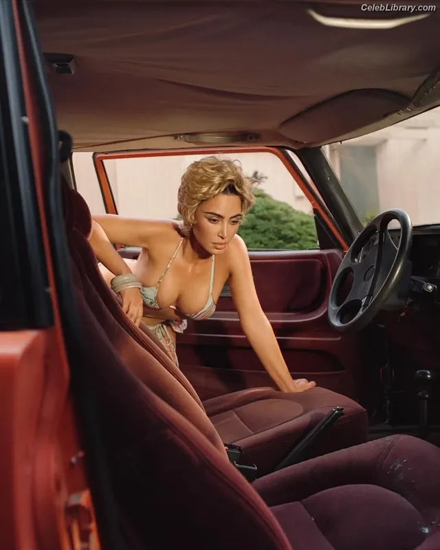 Kim Kardashian photo 17 of 4170