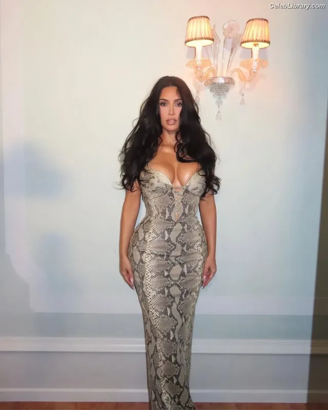 Kim Kardashian photo 5 of 4170