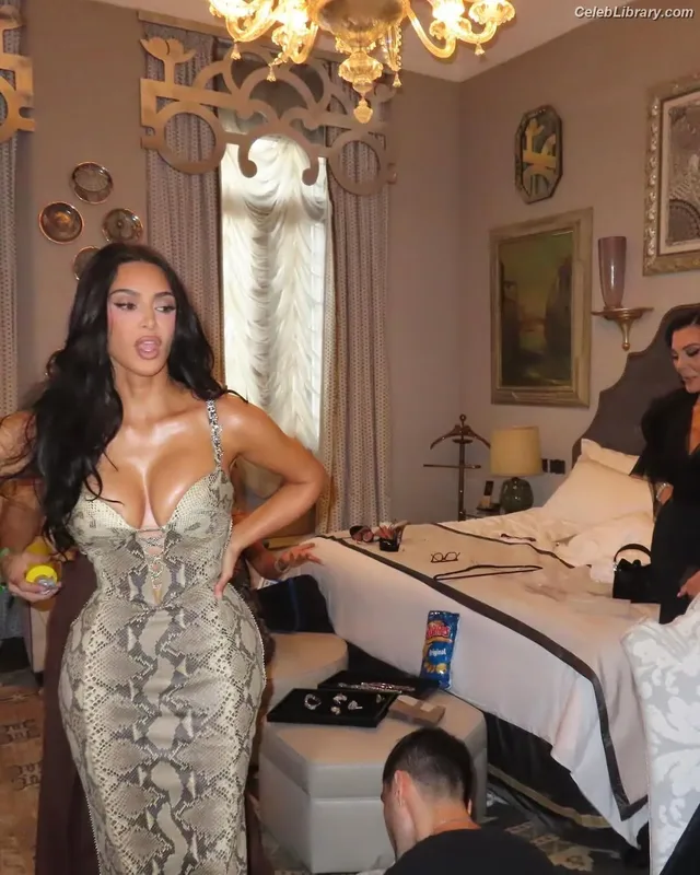 Kim Kardashian photo 7 of 4170