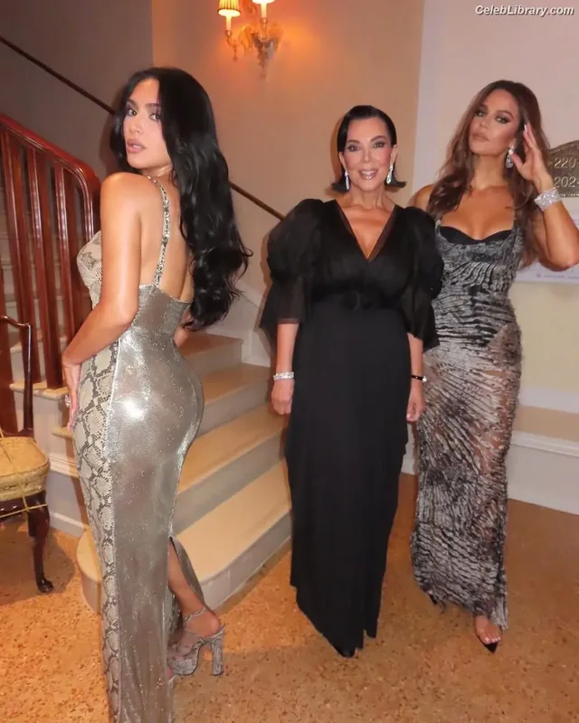 Kim Kardashian photo 8 of 4170
