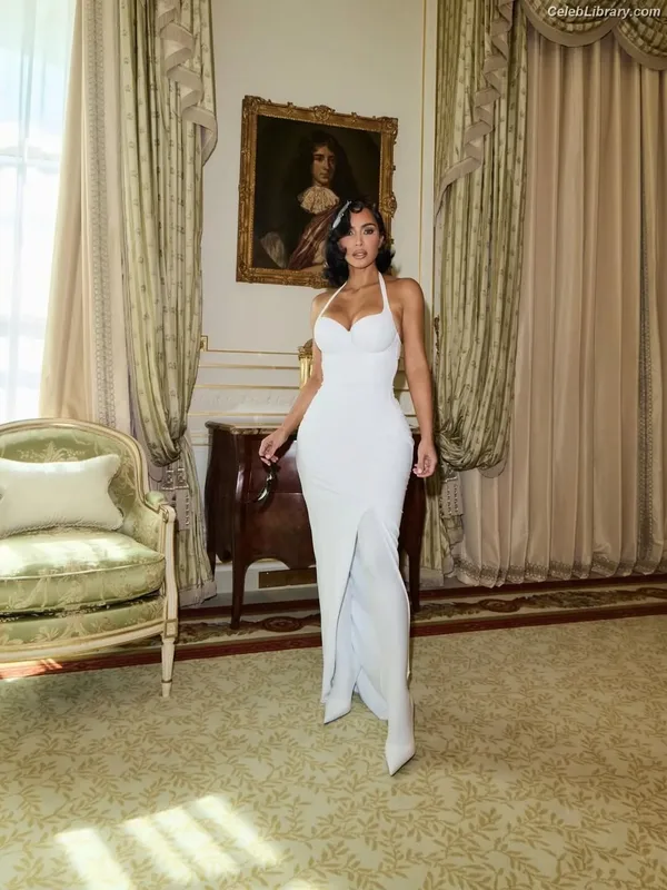 Kim Kardashian photo 17 of 4170