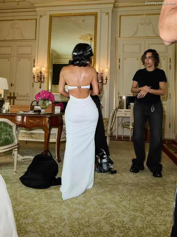 Kim Kardashian photo 18 of 4170