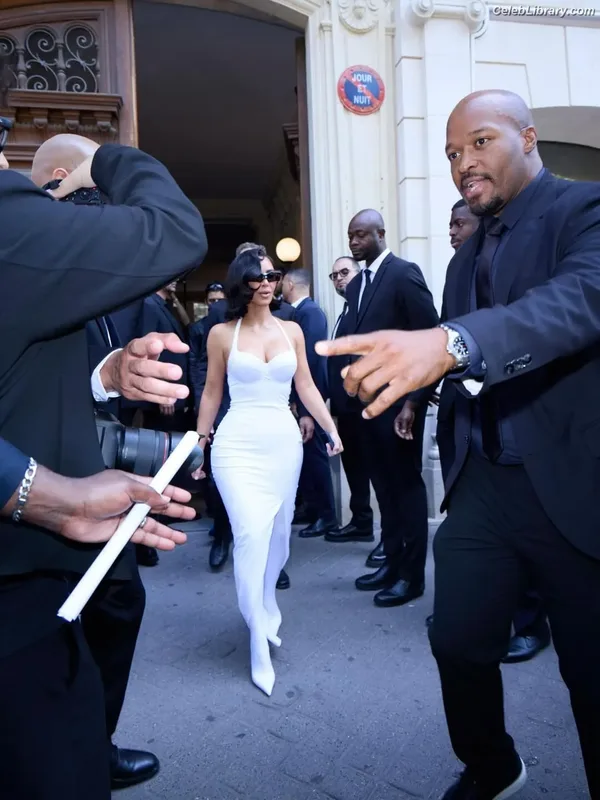Kim Kardashian photo 24 of 4170