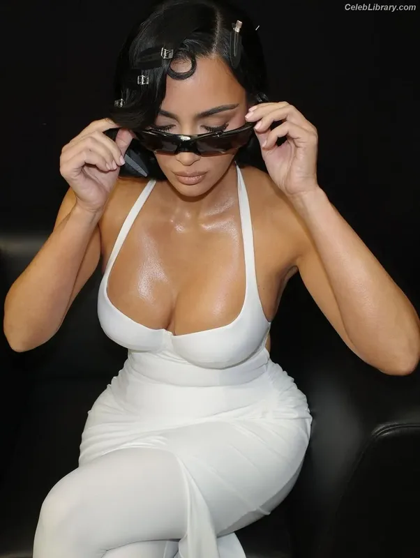 Kim Kardashian photo 1 of 4170