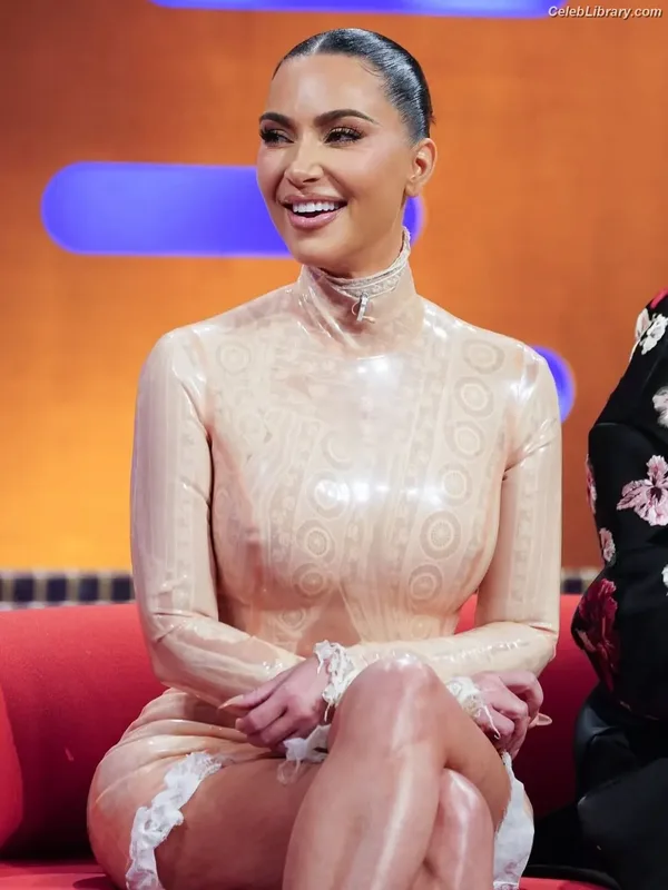 Kim Kardashian photo 10 of 4170
