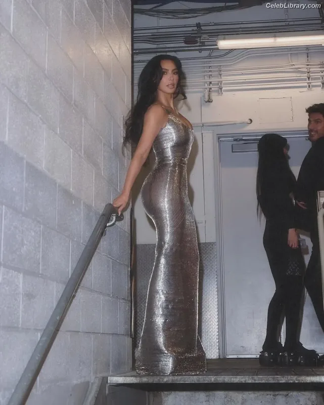 Kim Kardashian photo 24 of 4170