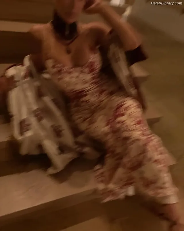 Kim Kardashian photo 12 of 4170