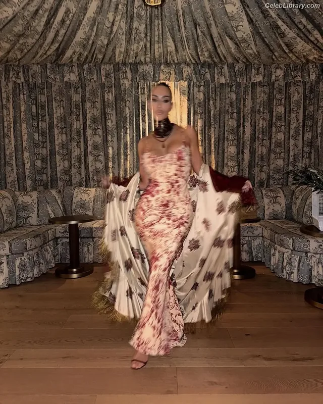 Kim Kardashian photo 13 of 4170