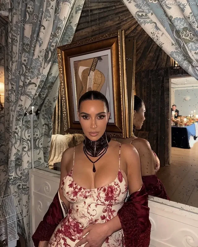 Kim Kardashian photo 20 of 4170