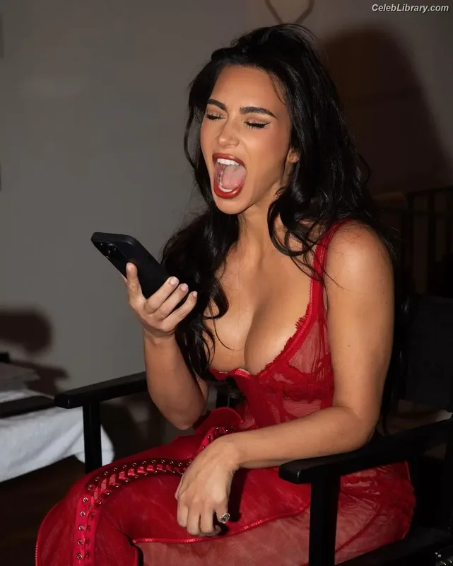 Kim Kardashian photo 4 of 4170