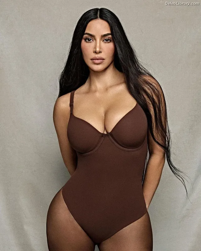 Kim Kardashian photo 7 of 4170