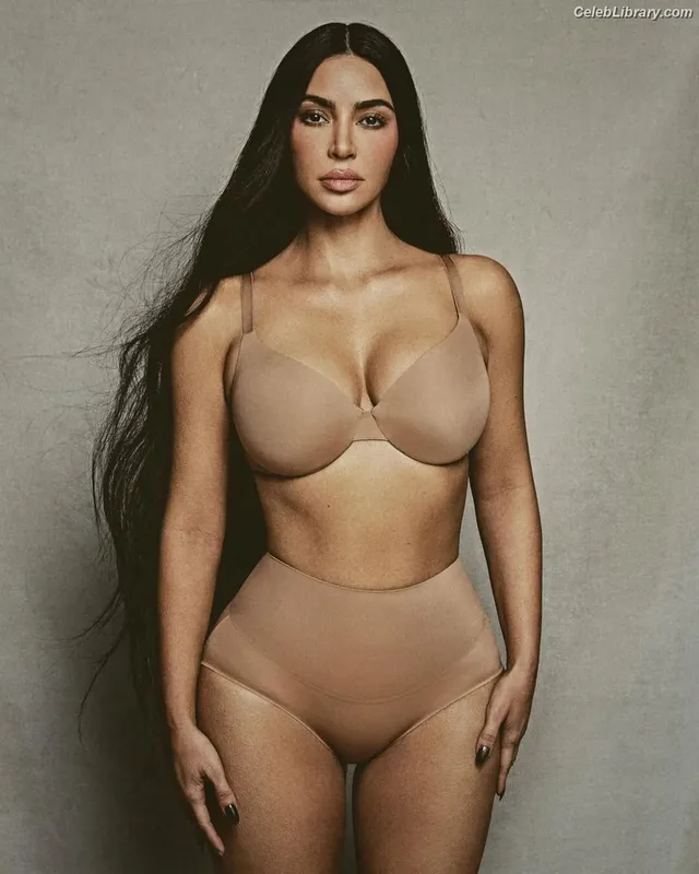 Kim Kardashian photo 8 of 4170