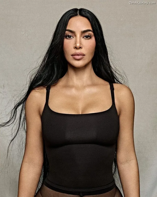 Kim Kardashian photo 10 of 4170