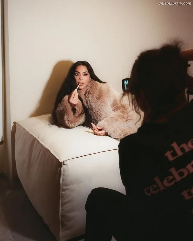 Kim Kardashian photo 14 of 4170