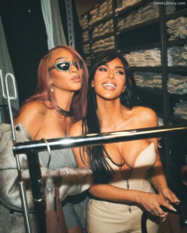 Kim Kardashian photo 6 of 4170