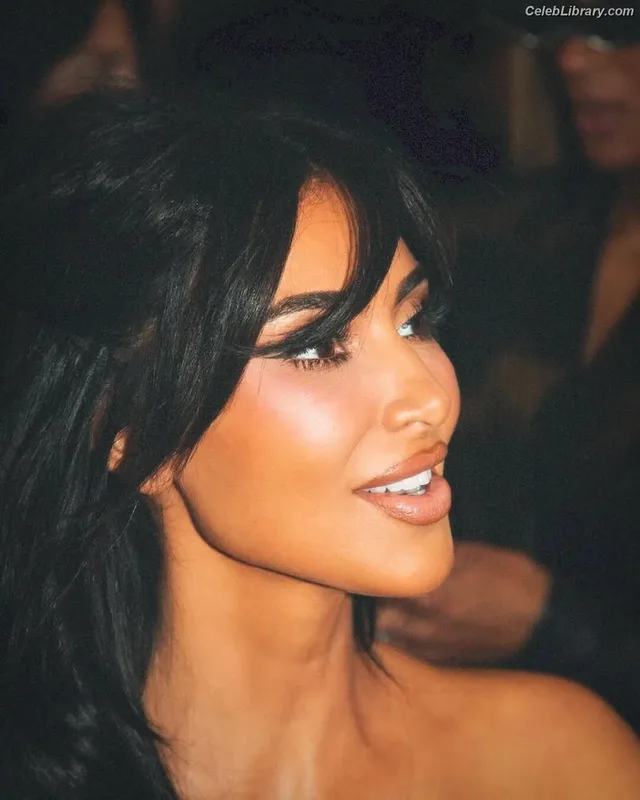 Kim Kardashian photo 9 of 4170