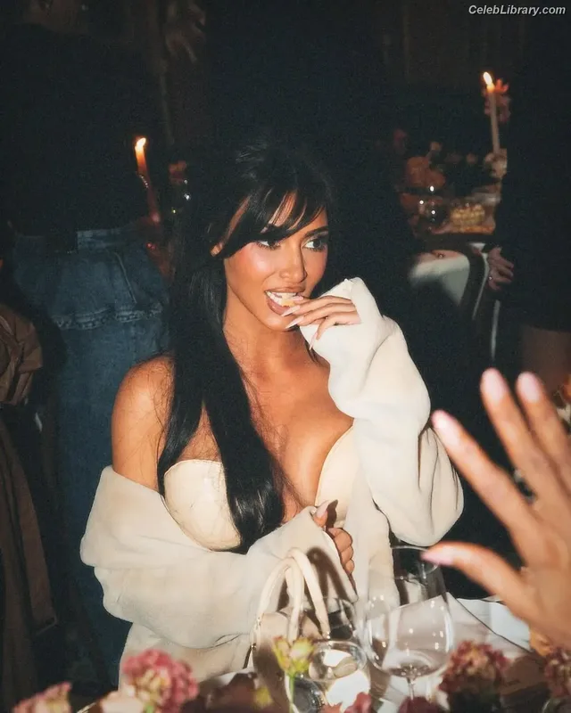 Kim Kardashian photo 15 of 4170