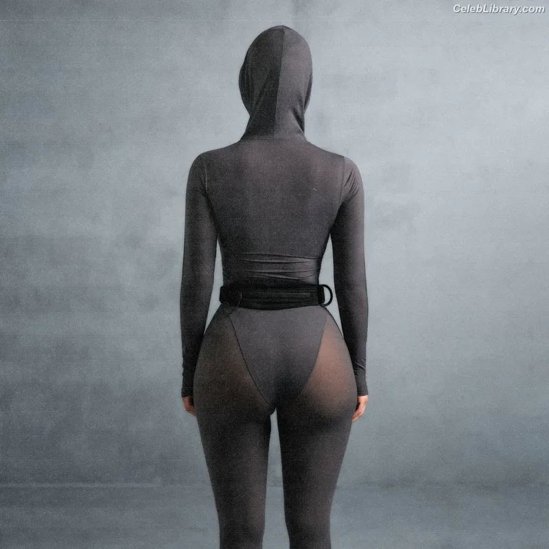 Kim Kardashian photo 6 of 4170