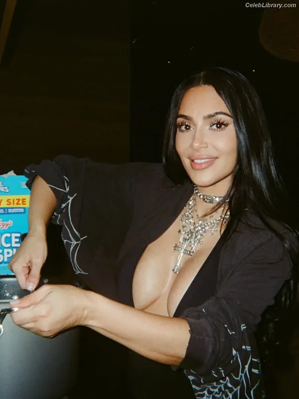 Kim Kardashian photo 18 of 4170