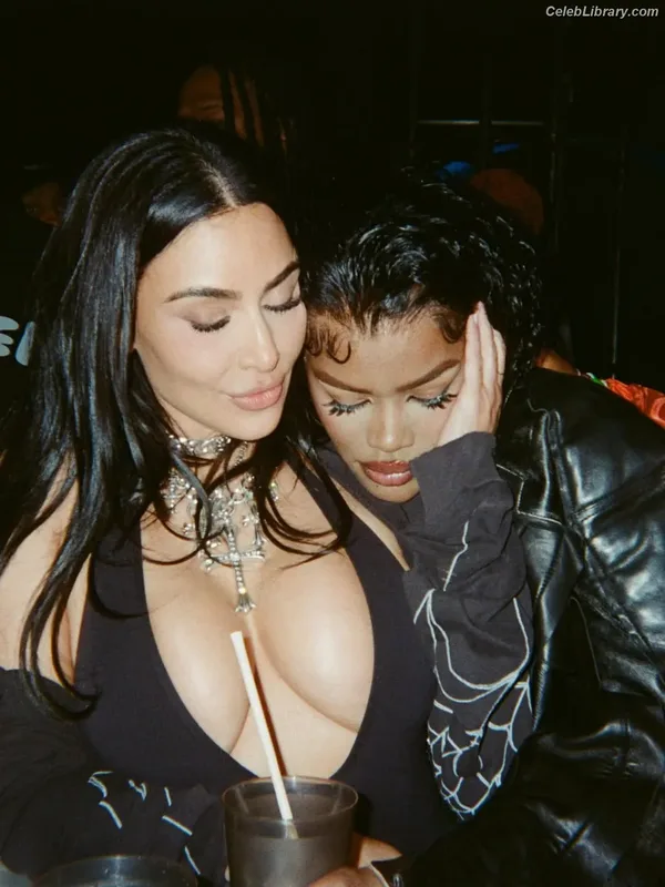 Kim Kardashian photo 6 of 4170