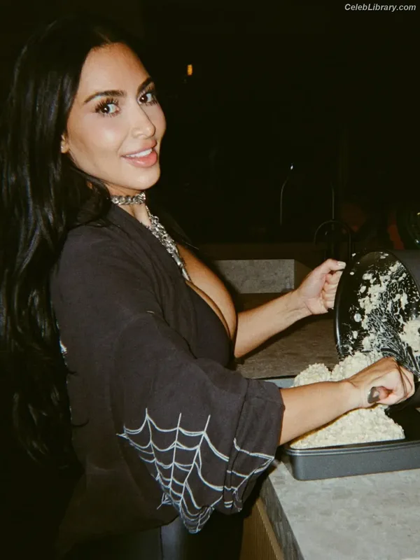 Kim Kardashian photo 7 of 4170