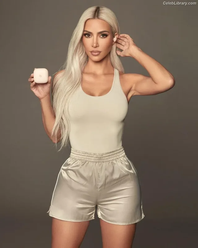 Kim Kardashian photo 10 of 4170