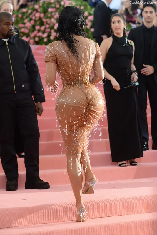Kim Kardashian photo 23 of 4170