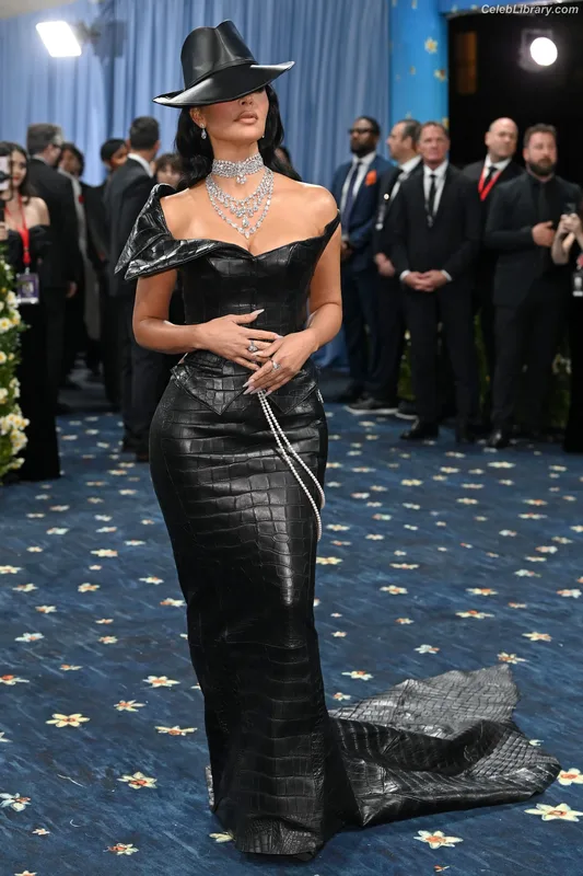 Kim Kardashian photo 6 of 4170