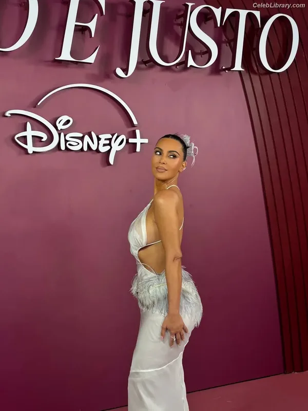 Kim Kardashian photo 19 of 4170