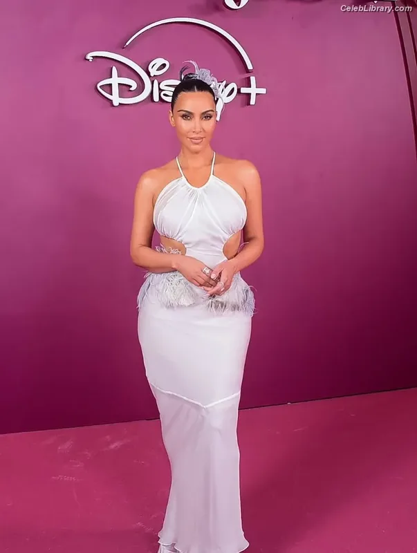 Kim Kardashian photo 24 of 4170