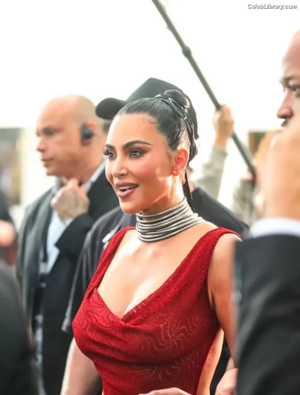 Kim Kardashian photo 6 of 4170