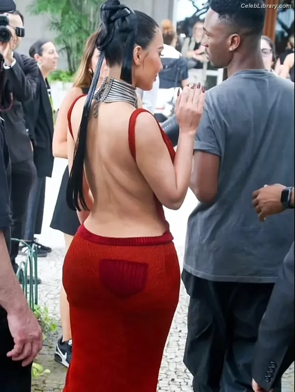 Kim Kardashian photo 11 of 4170