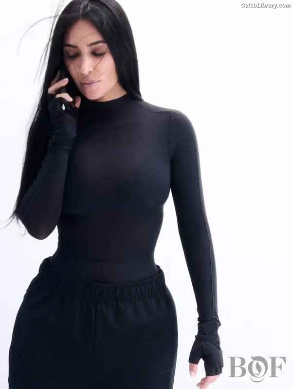 Kim Kardashian photo 16 of 4170
