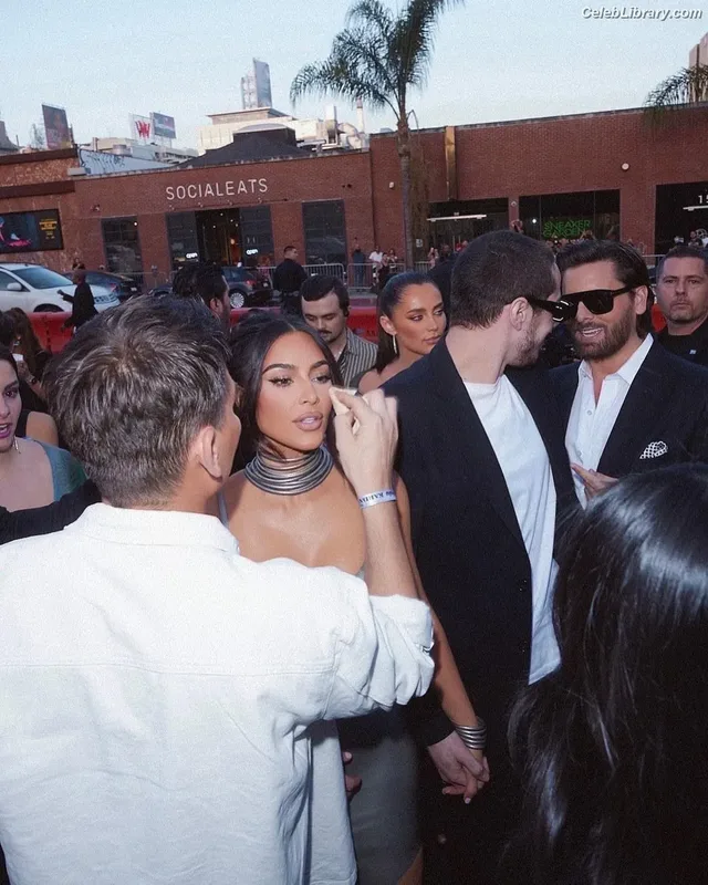 Kim Kardashian photo 6 of 4170