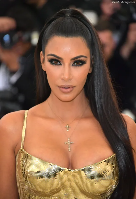 Kim Kardashian photo 8 of 4170