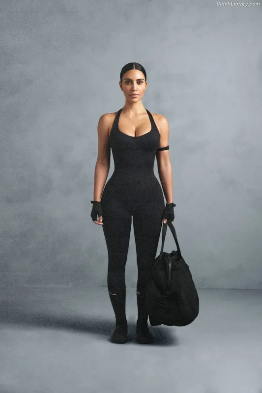 Kim Kardashian photo 13 of 4170