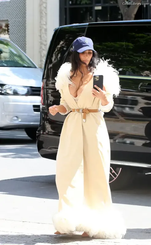 Kim Kardashian photo 16 of 4170