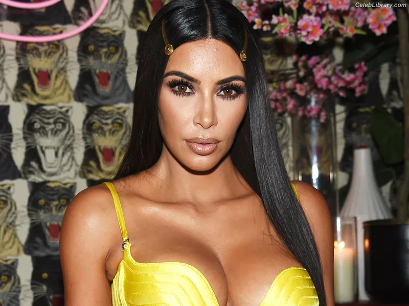 Kim Kardashian photo 20 of 4170