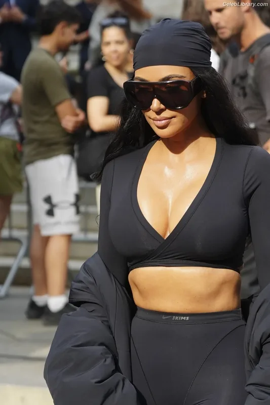 Kim Kardashian photo 15 of 4170