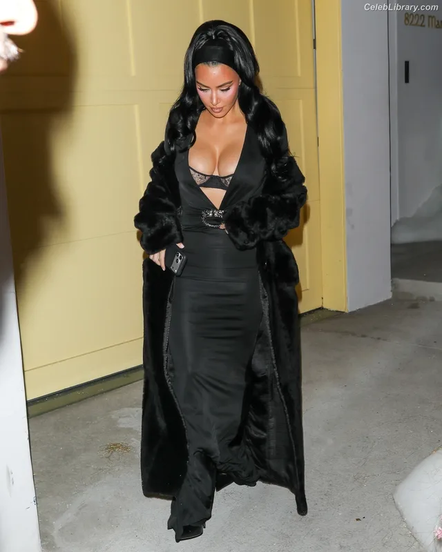 Kim Kardashian photo 17 of 4170