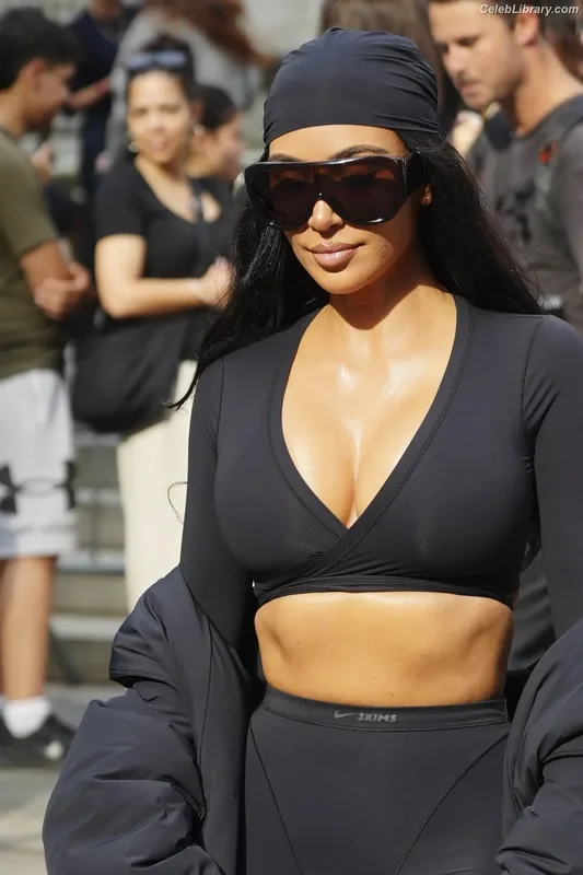Kim Kardashian photo 23 of 4170