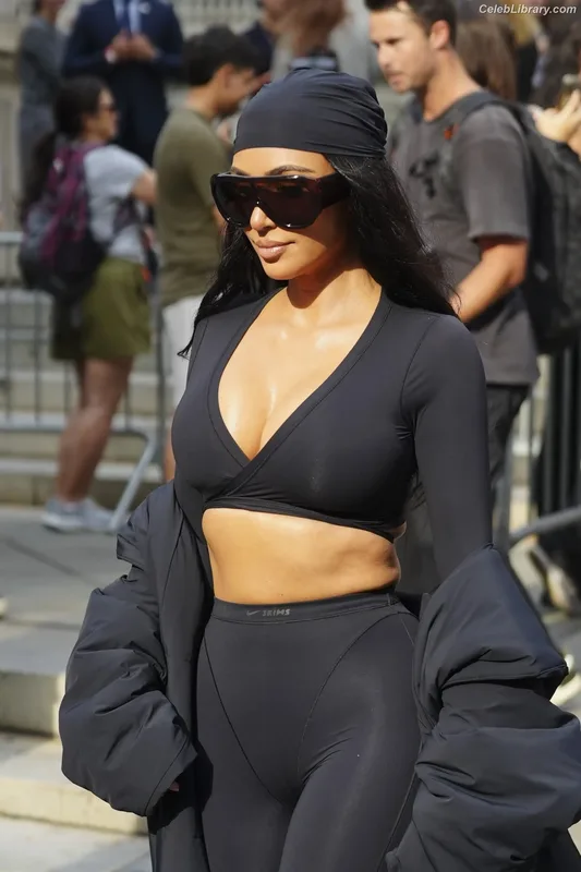 Kim Kardashian photo 24 of 4170