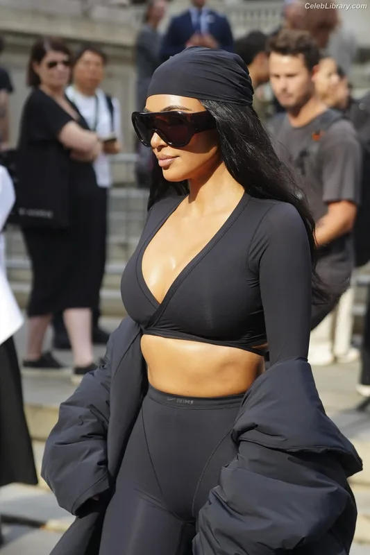 Kim Kardashian photo 2 of 4170