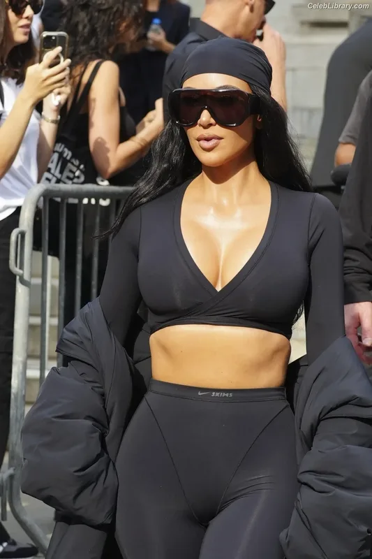 Kim Kardashian photo 10 of 4170
