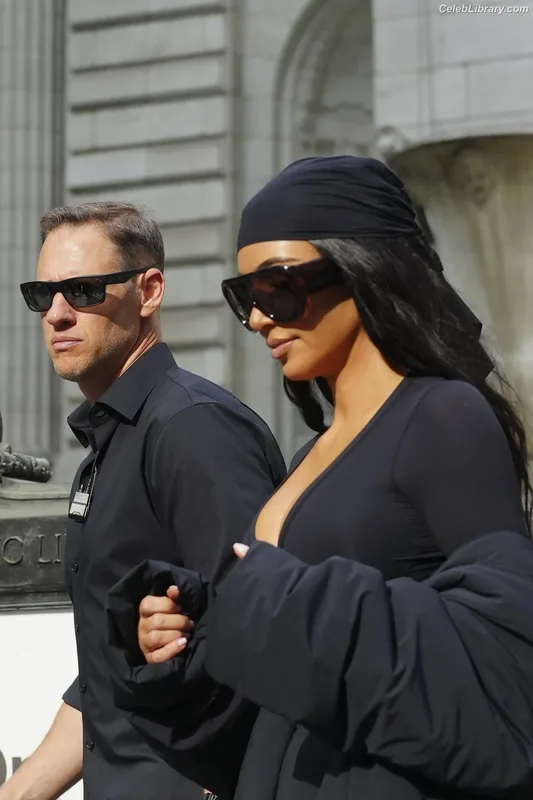 Kim Kardashian photo 15 of 4170