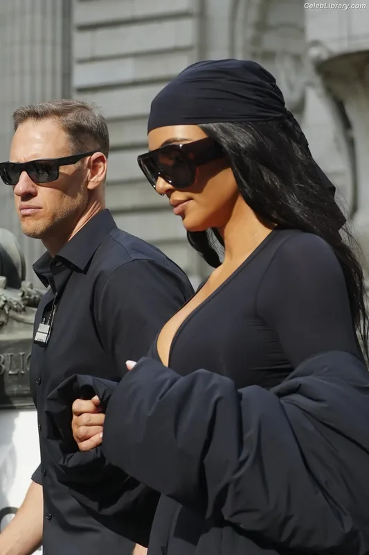 Kim Kardashian photo 17 of 4170