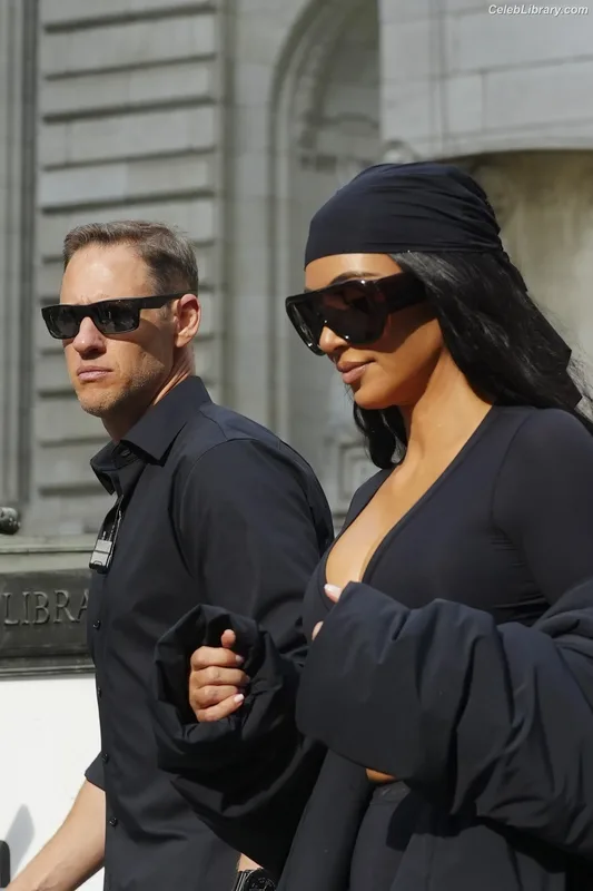 Kim Kardashian photo 20 of 4170